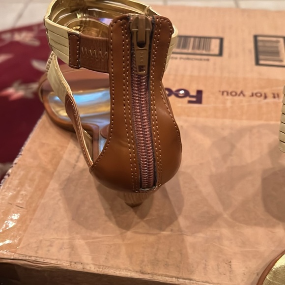 Charles by Charles David Women’s Sandals in Sz 8 - Picture 14 of 14